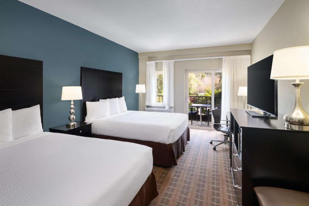 Deluxe Queen Room with Two Queen Beds, Balcony and Walk-In Shower - Non-Smoking interior